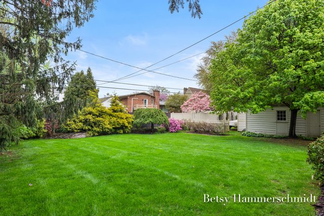 417 Cheshire Drive NE, Grand Rapids, MI 49505