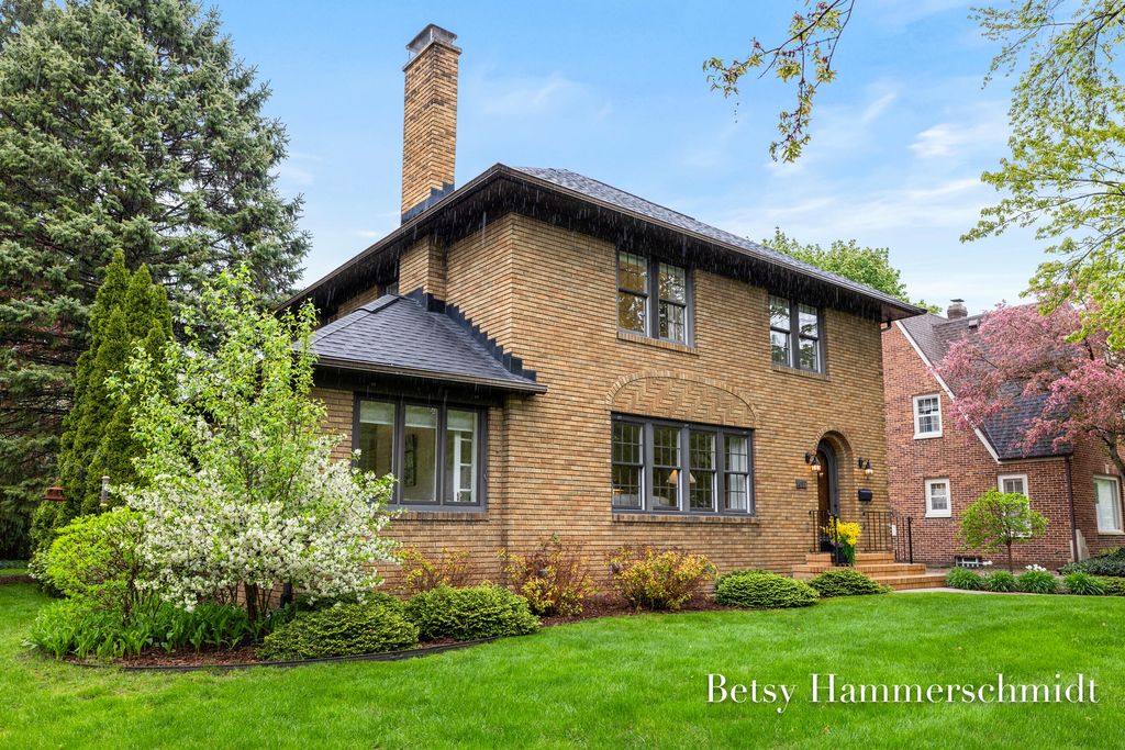 417 Cheshire Drive NE, Grand Rapids, MI 49505