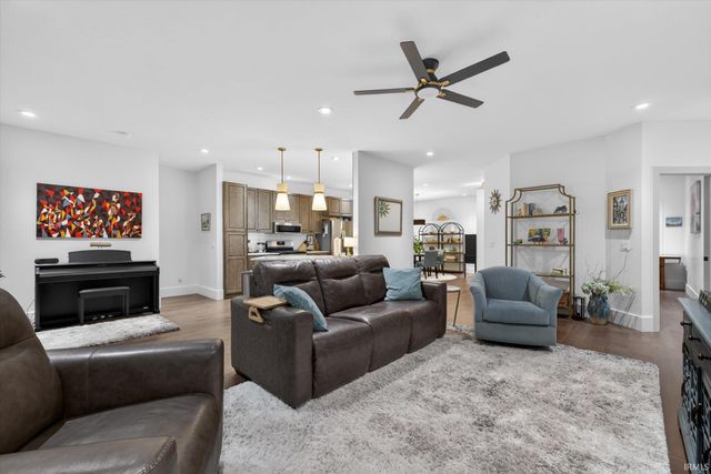 810 Spyglass Hill Drive, Bedford, IN 47421