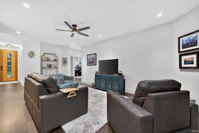 810 Spyglass Hill Drive, Bedford, IN 47421