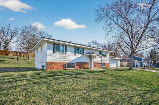 242 Mission Circle, Bloomington, MN 55420