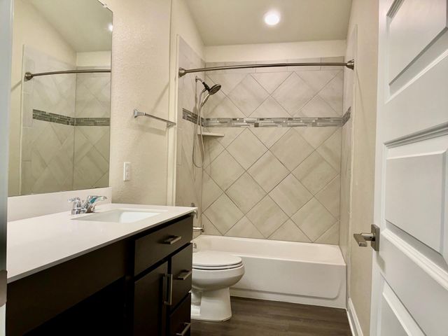1008 Brenham LN, Leander, TX 78641