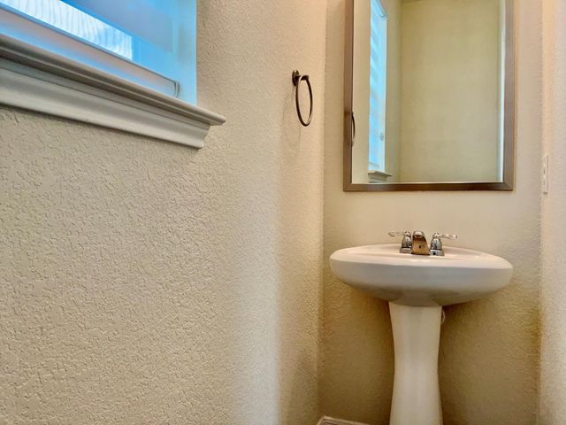 1008 Brenham LN, Leander, TX 78641