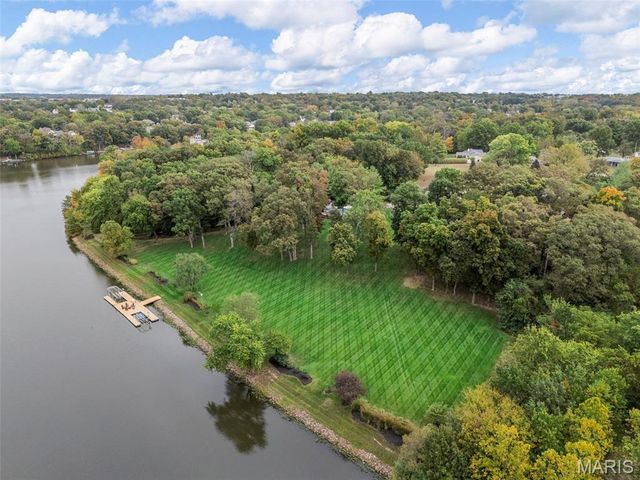 9 Woodview Drive, Lake St Louis, MO 63367