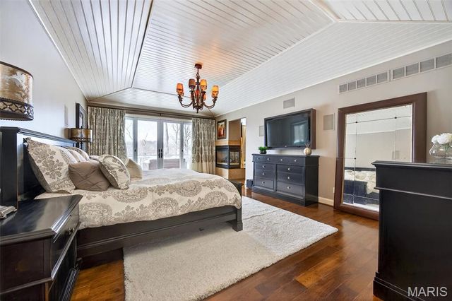 9 Woodview Drive, Lake St Louis, MO 63367