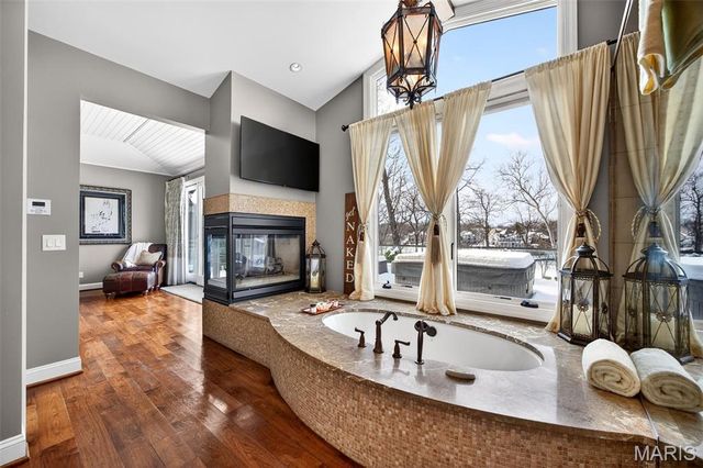 9 Woodview Drive, Lake St Louis, MO 63367