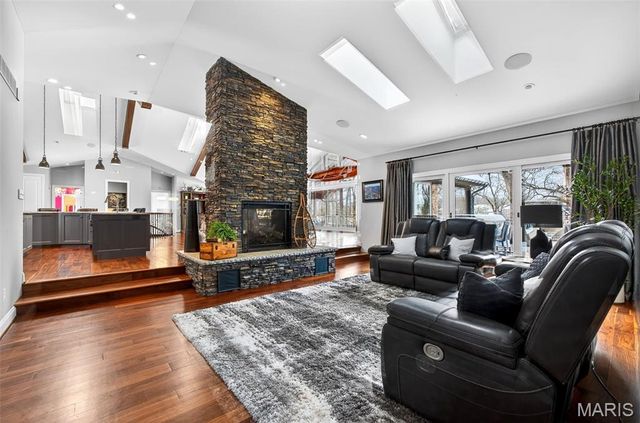 9 Woodview Drive, Lake St Louis, MO 63367