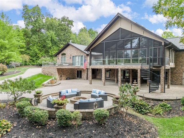 9 Woodview Drive, Lake St Louis, MO 63367