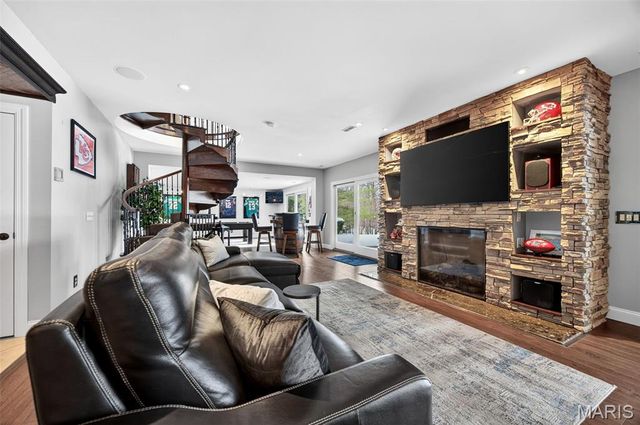 9 Woodview Drive, Lake St Louis, MO 63367