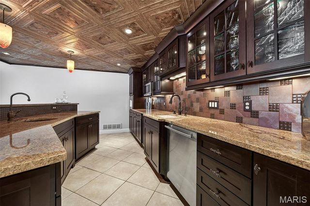 9 Woodview Drive, Lake St Louis, MO 63367