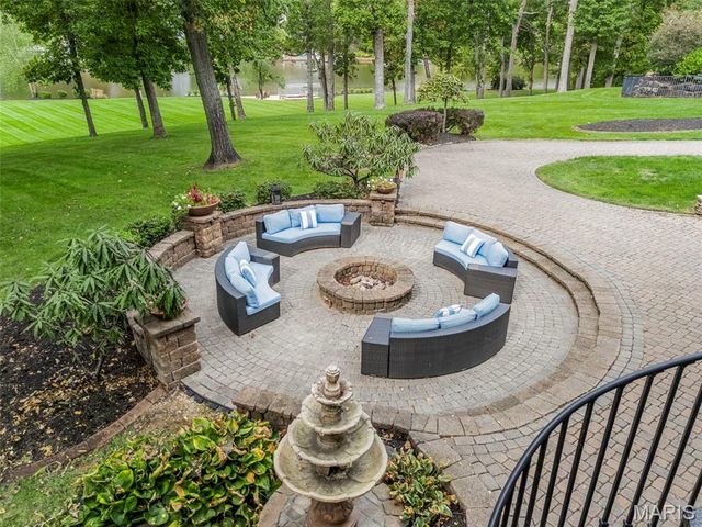 9 Woodview Drive, Lake St Louis, MO 63367