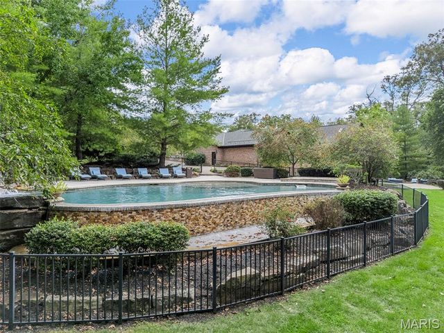 9 Woodview Drive, Lake St Louis, MO 63367