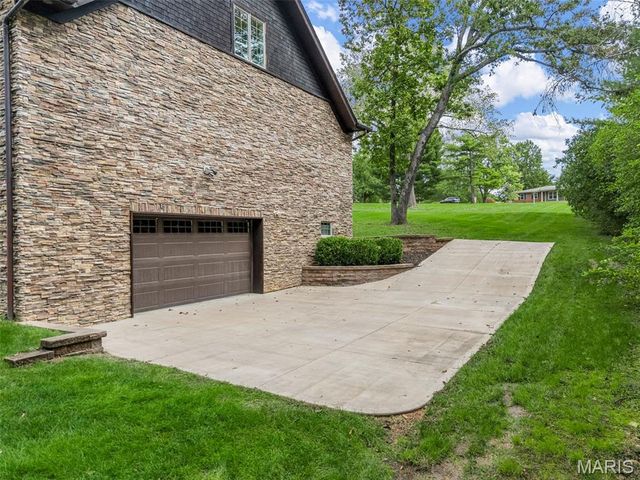 9 Woodview Drive, Lake St Louis, MO 63367