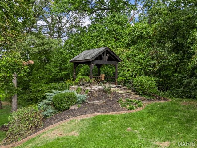 9 Woodview Drive, Lake St Louis, MO 63367