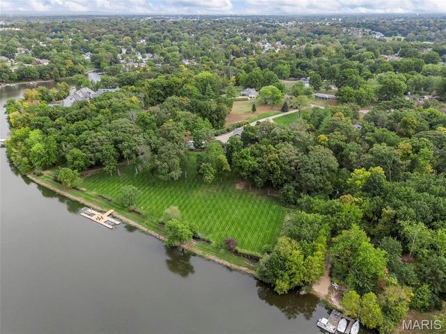 9 Woodview Drive, Lake St Louis, MO 63367