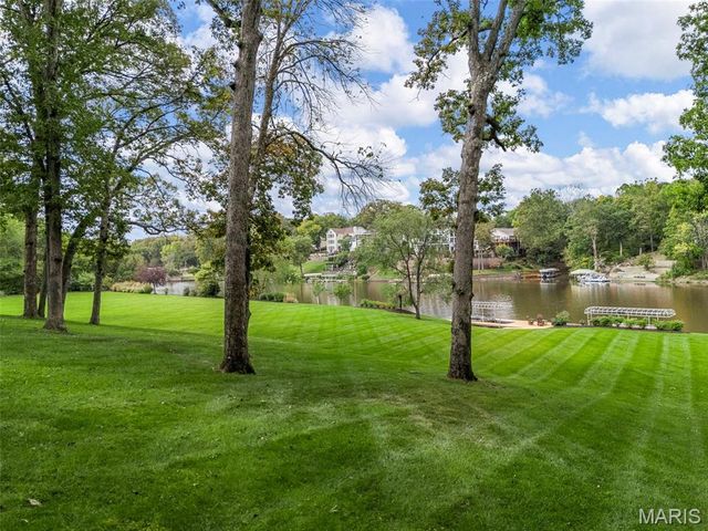 9 Woodview Drive, Lake St Louis, MO 63367