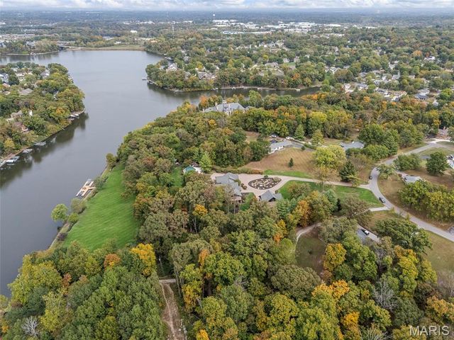 9 Woodview Drive, Lake St Louis, MO 63367