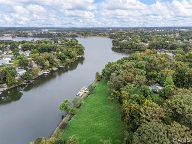 9 Woodview Drive, Lake St Louis, MO 63367