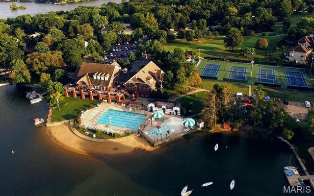 9 Woodview Drive, Lake St Louis, MO 63367