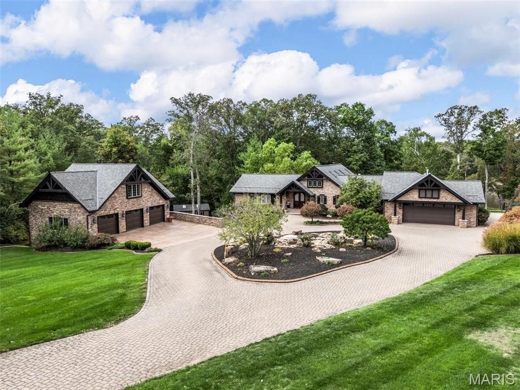 9 Woodview Drive, Lake St Louis, MO 63367