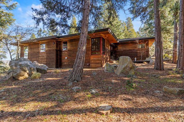 11421 Kestrel Road, Klamath Falls, OR 97601