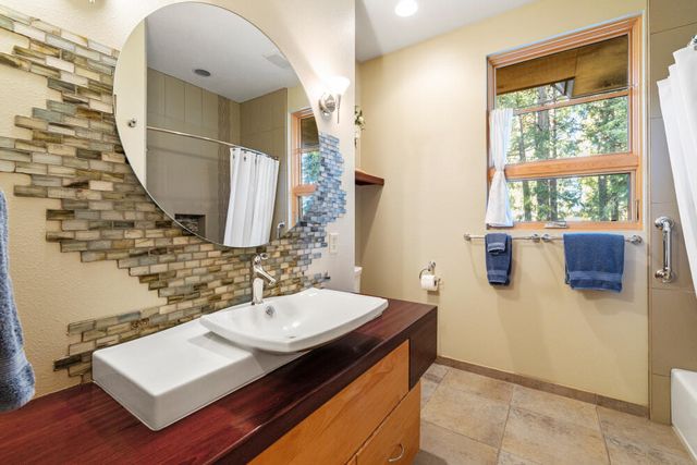 11421 Kestrel Road, Klamath Falls, OR 97601