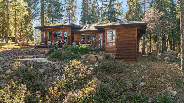 11421 Kestrel Road, Klamath Falls, OR 97601