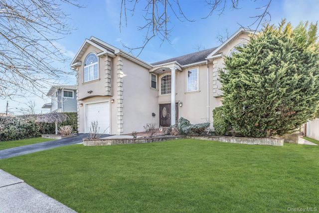 4 Laurette Lane, Freeport, NY 11520