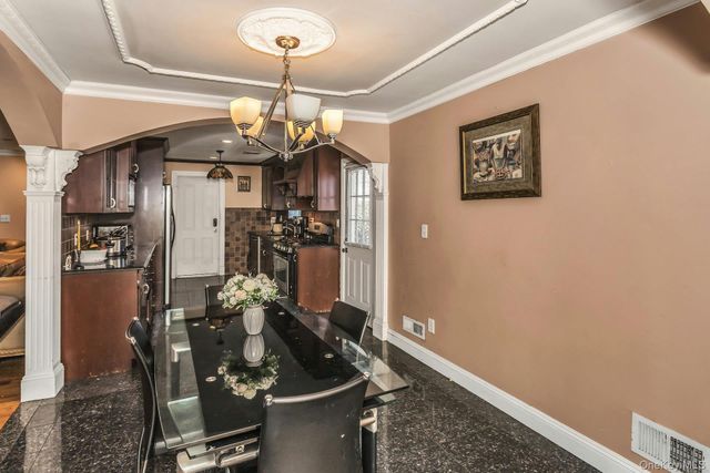 4 Laurette Lane, Freeport, NY 11520