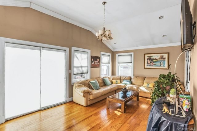 4 Laurette Lane, Freeport, NY 11520