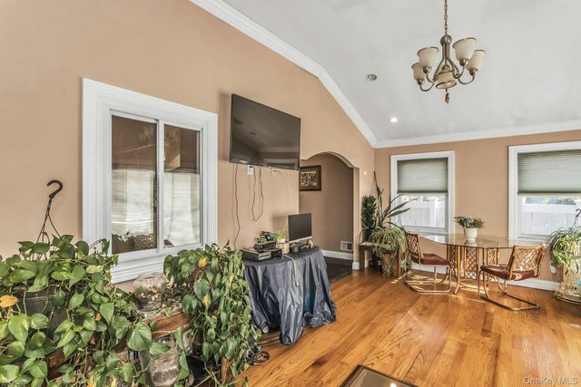 4 Laurette Lane, Freeport, NY 11520