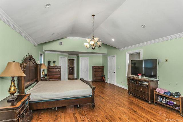 4 Laurette Lane, Freeport, NY 11520