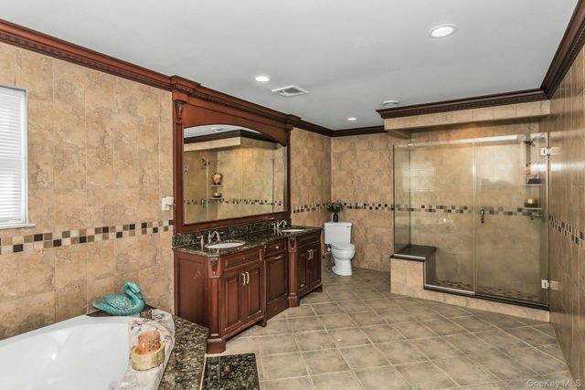 4 Laurette Lane, Freeport, NY 11520