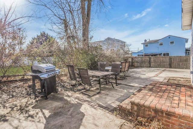 4 Laurette Lane, Freeport, NY 11520