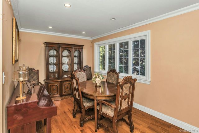 4 Laurette Lane, Freeport, NY 11520