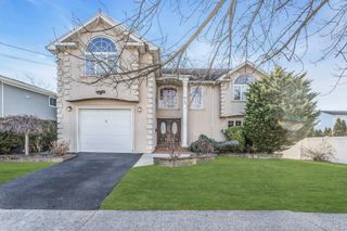 4 Laurette Lane, Freeport, NY 11520