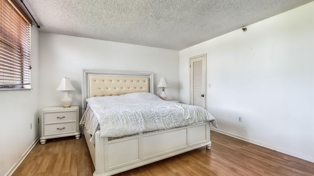 900 NE 195TH Street 217, Miami, FL 33179