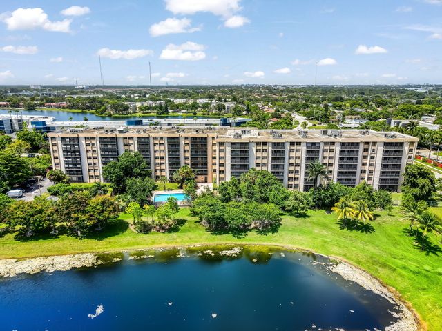 900 NE 195TH Street 217, Miami, FL 33179