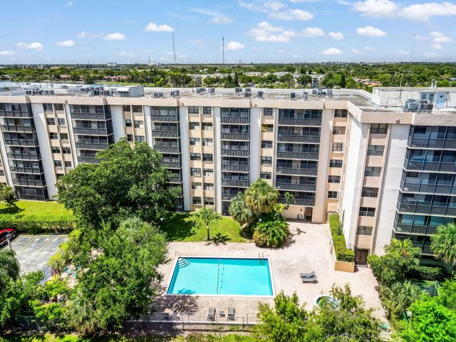 900 NE 195TH Street 217, Miami, FL 33179