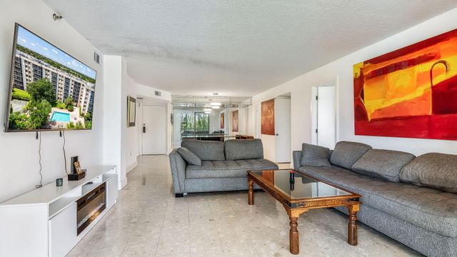 900 NE 195TH Street 217, Miami, FL 33179