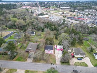 1406 Avenue Q, Huntsville, TX 77340