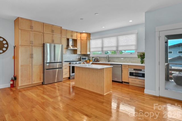 406 Kessler Place, Asheville, NC 28804