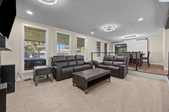 509 S Kellogg St, Kennewick, WA 99336