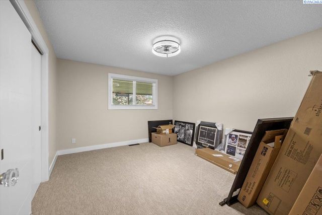 509 S Kellogg St, Kennewick, WA 99336