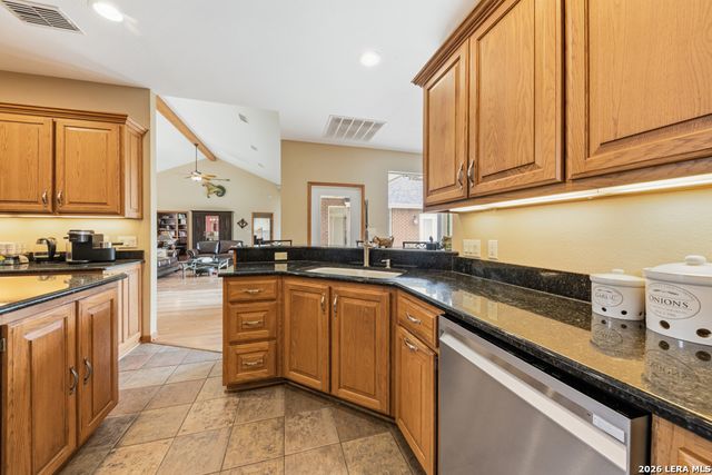 71 Horseshoe Trl, New Braunfels, TX 78132