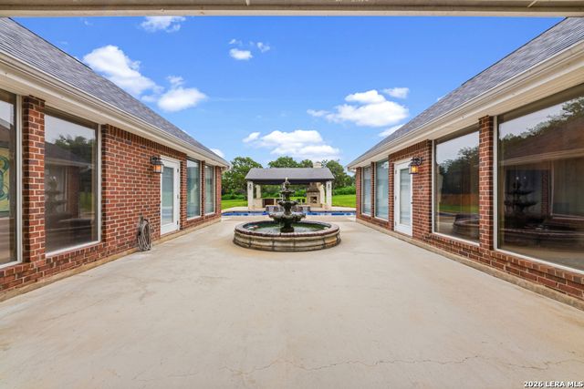 71 Horseshoe Trl, New Braunfels, TX 78132