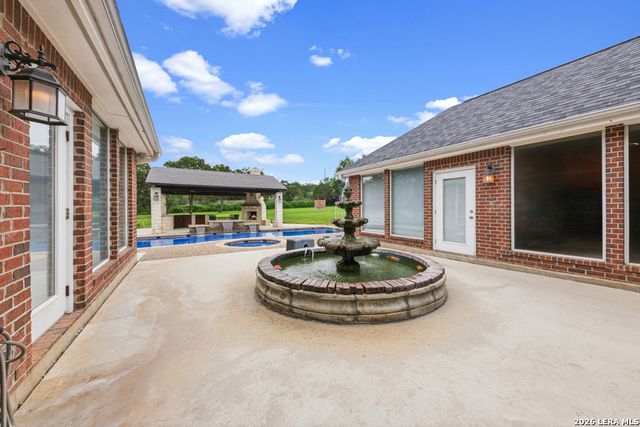 71 Horseshoe Trl, New Braunfels, TX 78132