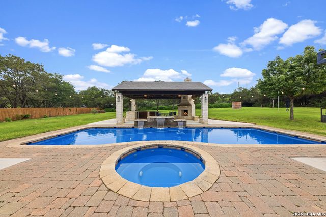 71 Horseshoe Trl, New Braunfels, TX 78132