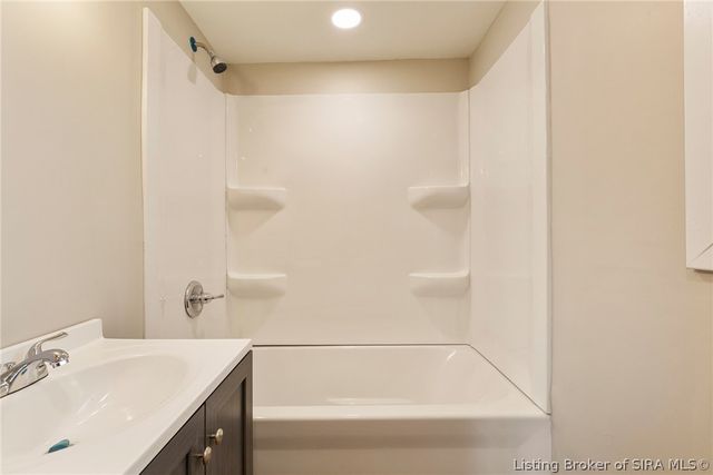 7658 Pekin Road, Greenville, IN 47124