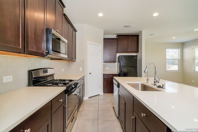 5602 BURR BLF, San Antonio, TX 78266